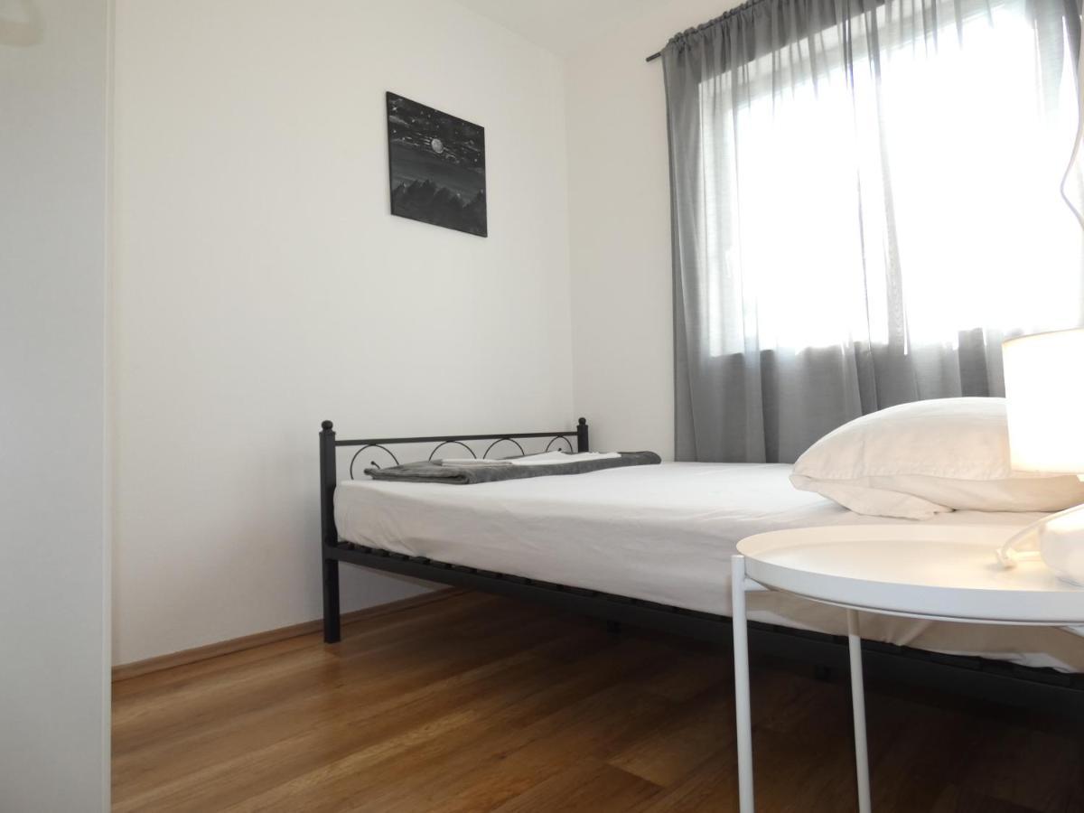 Holiday House Sia Ясенице Екстериор снимка